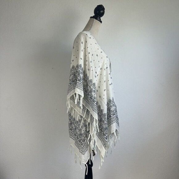 Raj Women’s Bohemian Blue & White Kimono Wrap Cardigan Lightweight One Size - Picture 2 of 12